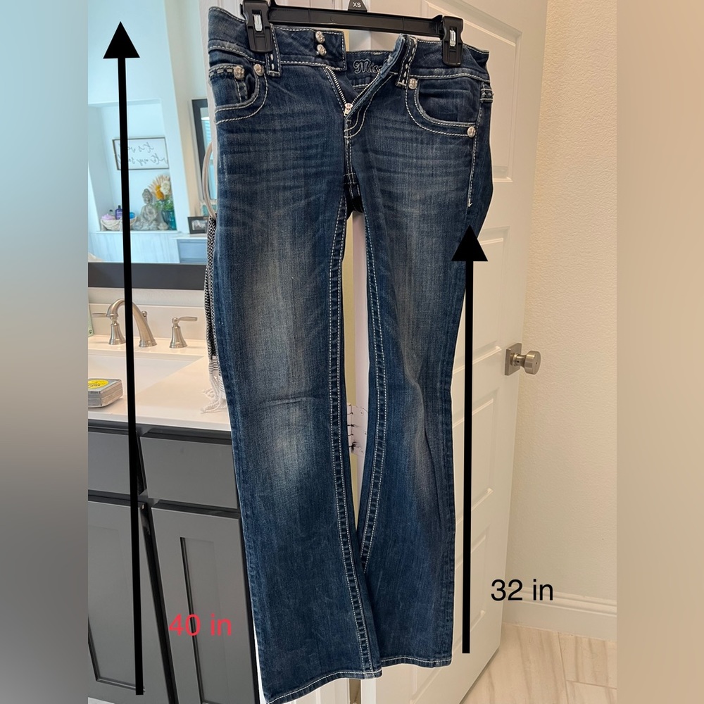 Miss me jeans size 27. Measurements are in the photo.